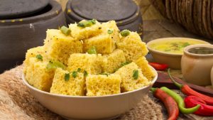 बेसन का खमण ढोकला रेसिपी | Khaman Dhokla Recipe in Hindi
