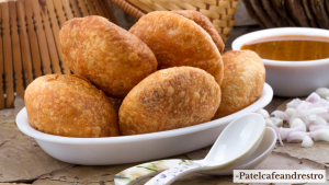 मूंग दाल की खस्ता कचौरी रेसिपी: घर पर कुरकुरी कचौरी बनाने की आसान विधि | Khasta Kachori Recipe