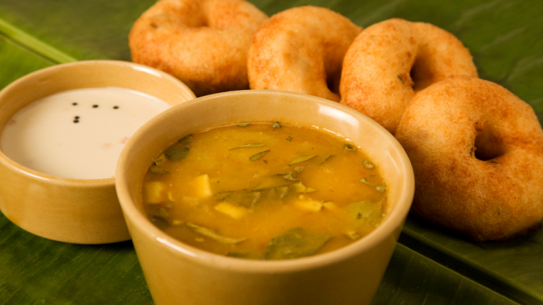 How to make Medu vada with sambhar | Crispy Medu Vada Recipe